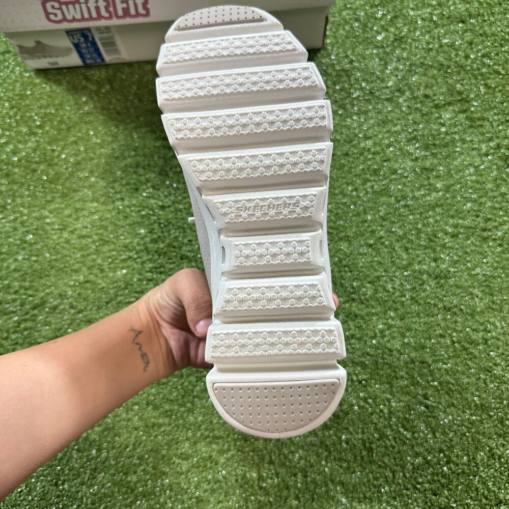 Skechers Slip-ins Swift Fit Women's 7 Tan Hands Free Sneakers NIB - Picture 2 of 8